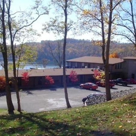 Tygart Lake Lodge Grafton Exterior photo