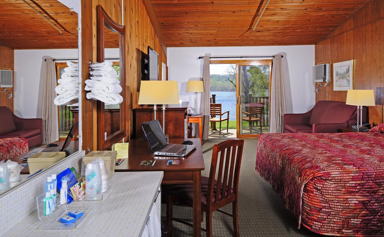 Tygart Lake Lodge Grafton Exterior photo