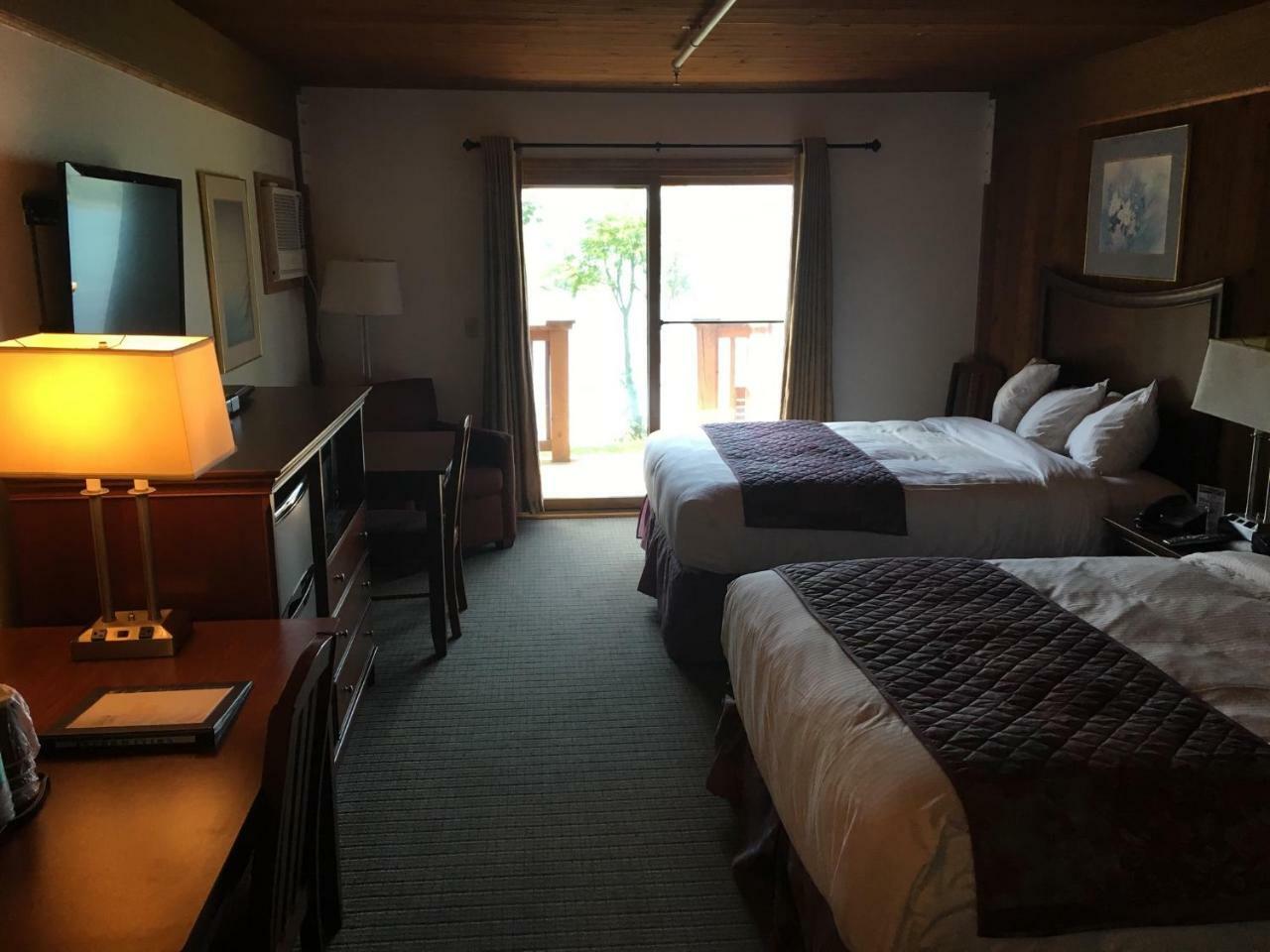 Tygart Lake Lodge Grafton Exterior photo