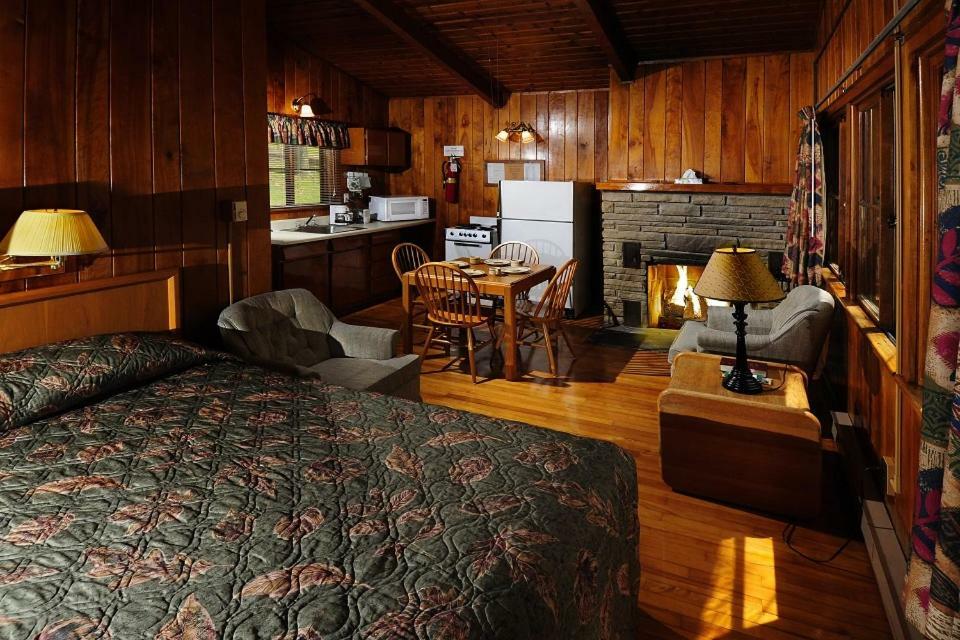 Tygart Lake Lodge Grafton Exterior photo